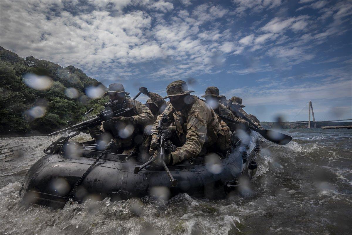 Mavi Vatan'ın korkusuz komandolarının eğitimi görüntülendi