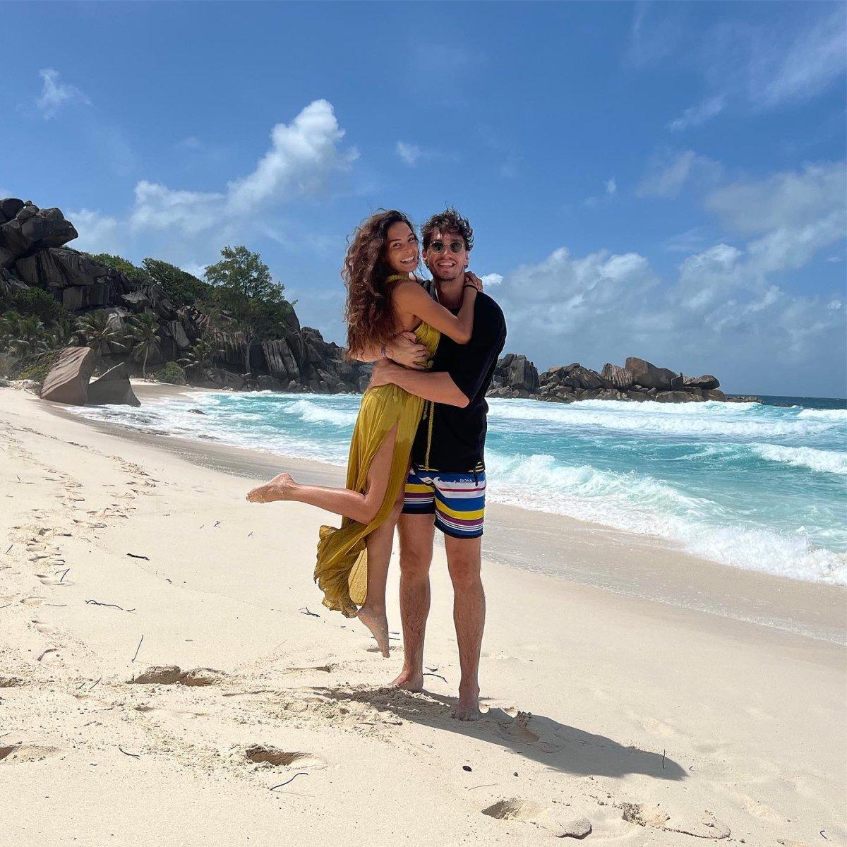 Ebru Şahin'den balayı pozu