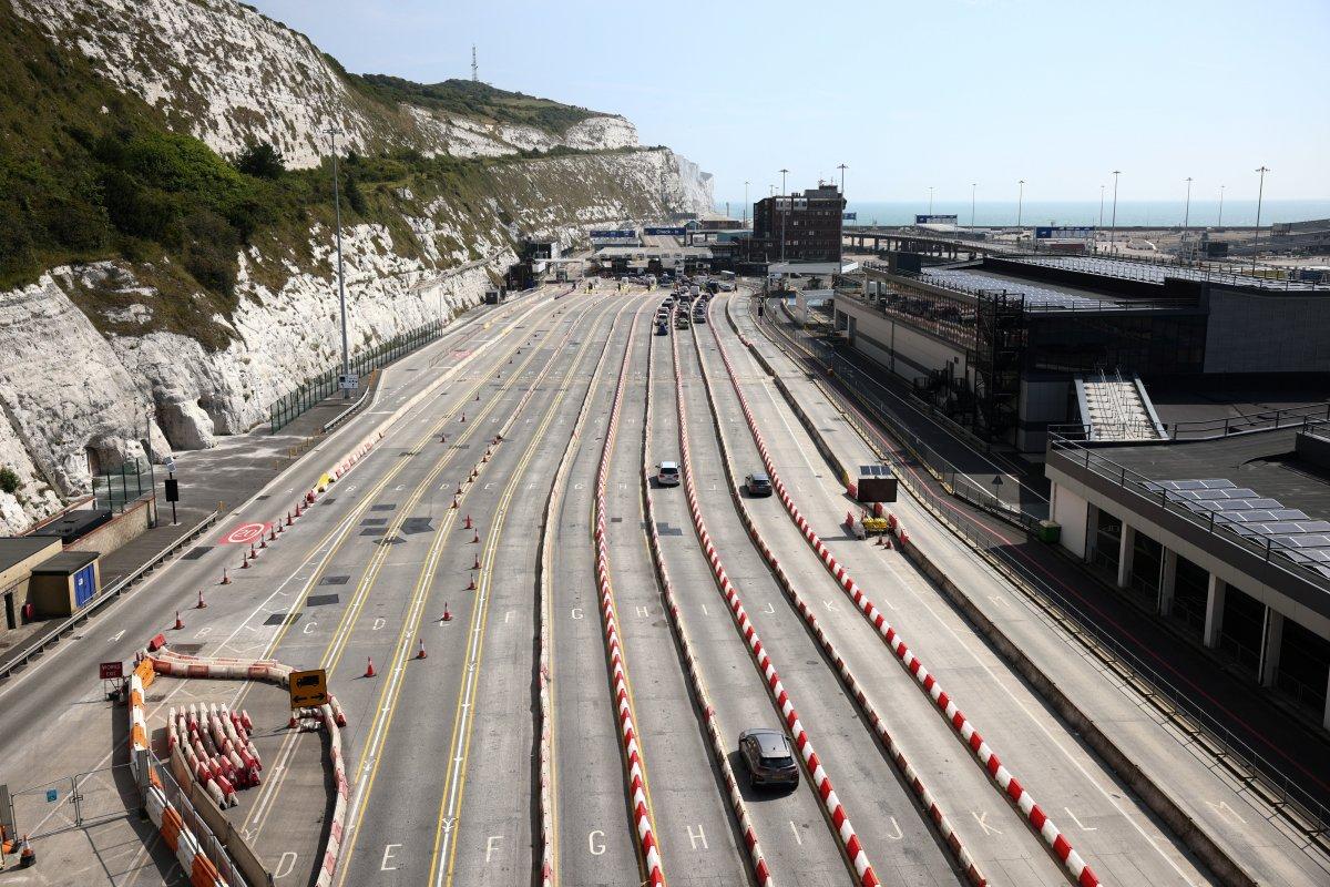 Dover Limanı'ndaki yoğunluk için yolculara erken gelin çağrısı