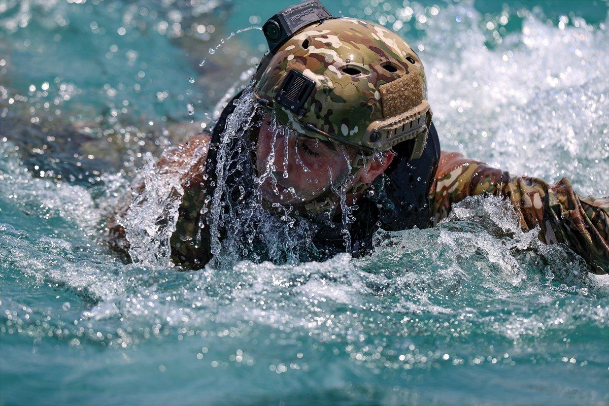 Mavi Vatan'ın korkusuz komandolarının eğitimi görüntülendi