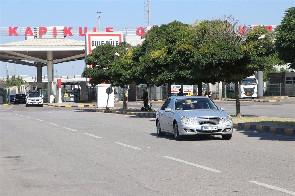 Kapıkule Sınır Kapısı’nda gurbetçiler dönüş sevinci yaşadı