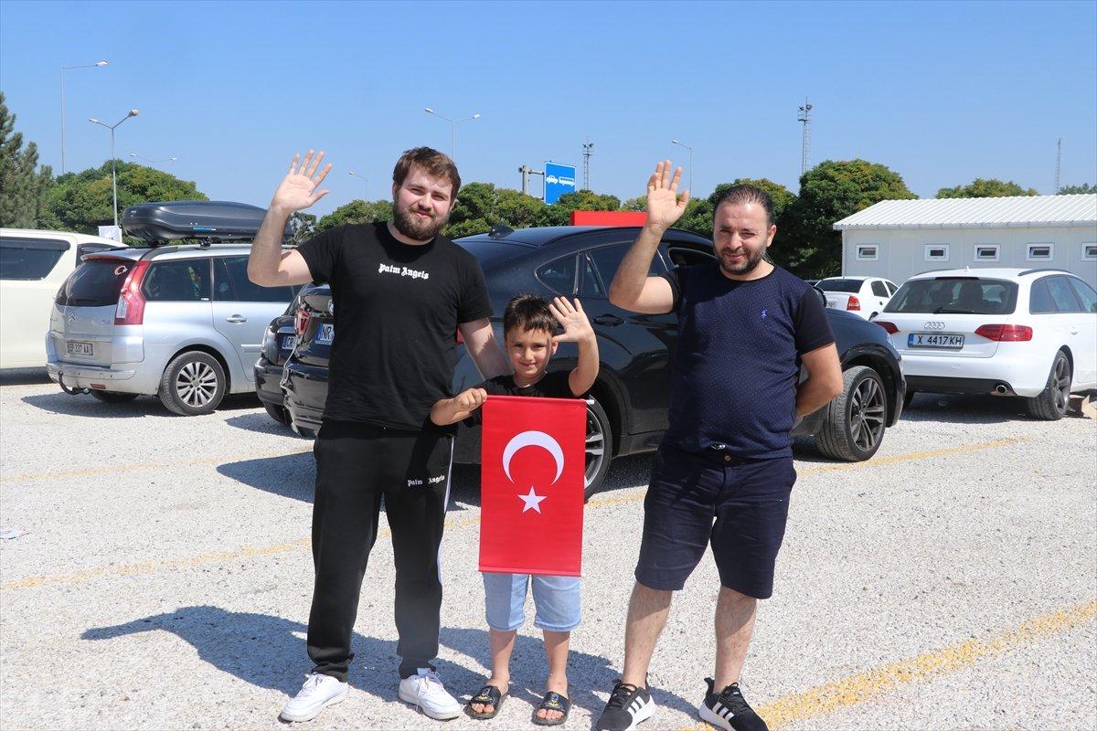 Kapıkule Sınır Kapısı’nda gurbetçiler dönüş sevinci yaşadı