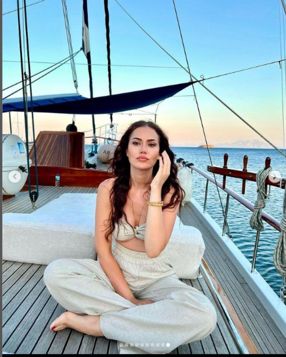 Fahriye Evcen, Rusya'dan dönen Burak Özçivit'le tatilde