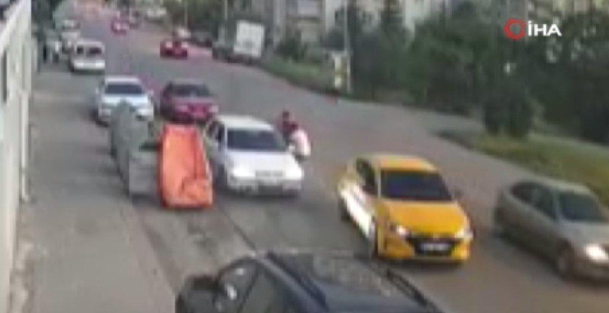 Ankara’da bir sürücüye ailesinin yanında darp