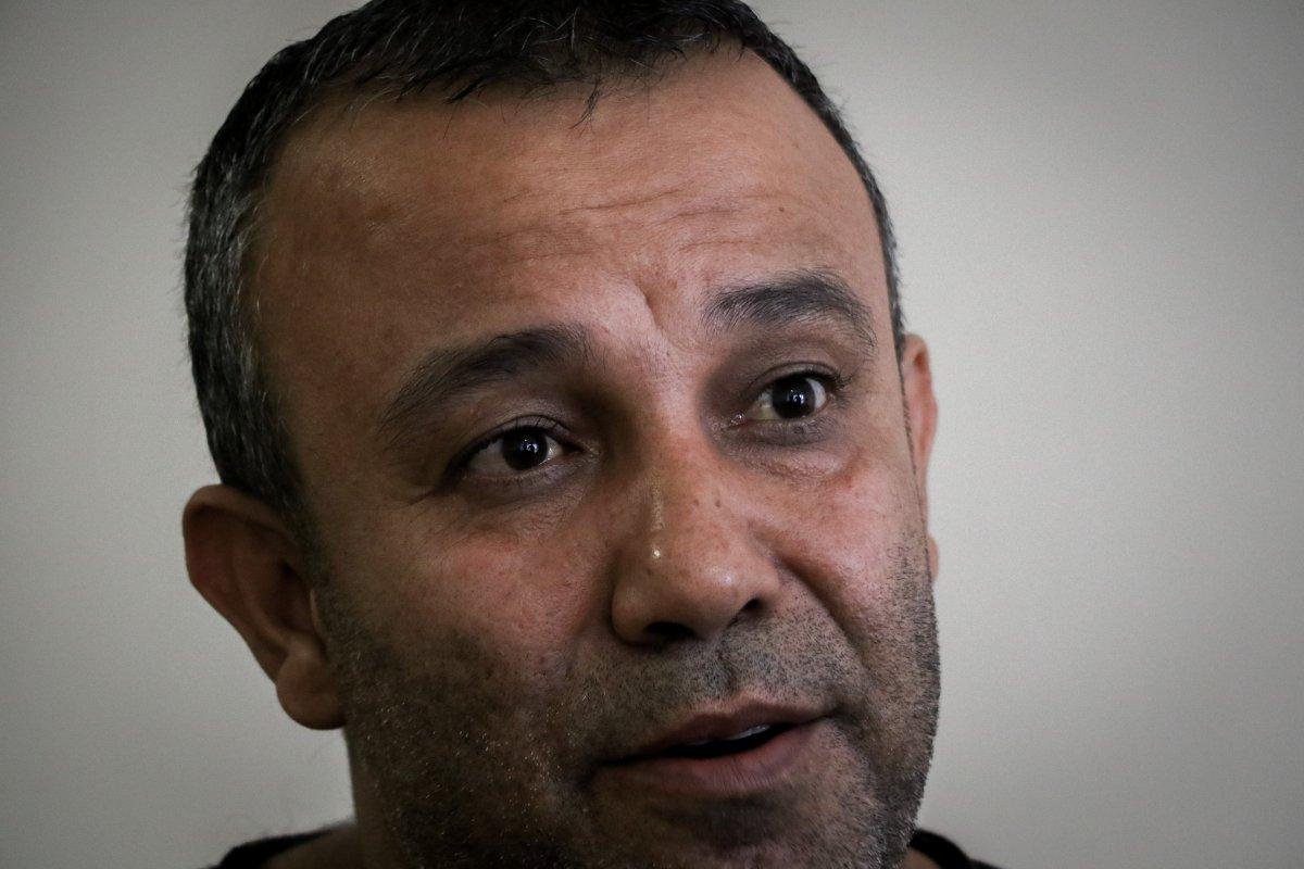 Antalya’da 15 yaşındaki Burak, istemsiz hareketleriyle kalbini yoruyor