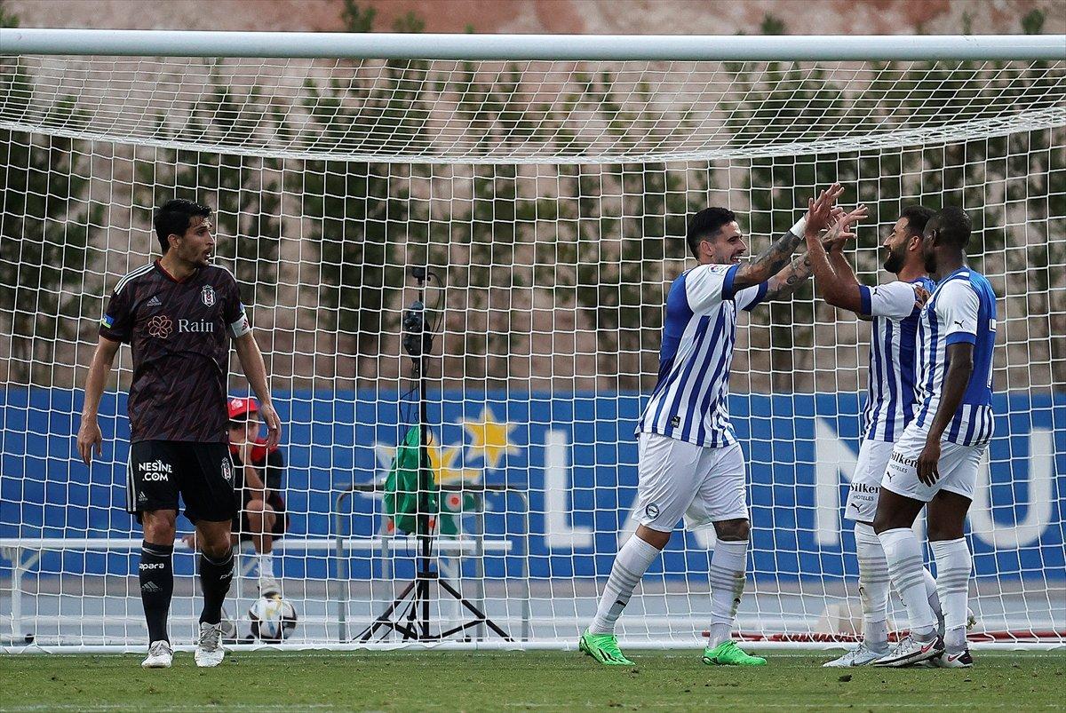 Beşiktaş, hazırlık maçında Deportivo Alaves'e mağlup oldu