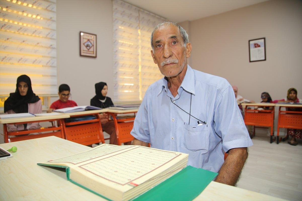 Şanlıurfa'da 77 yaşındaki vatandaş, Kur'an okuma hayalini gerçekleştirdi
