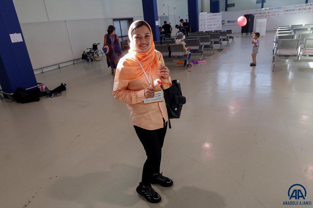 İtalya, 300 Afgan sığınmacı aldı