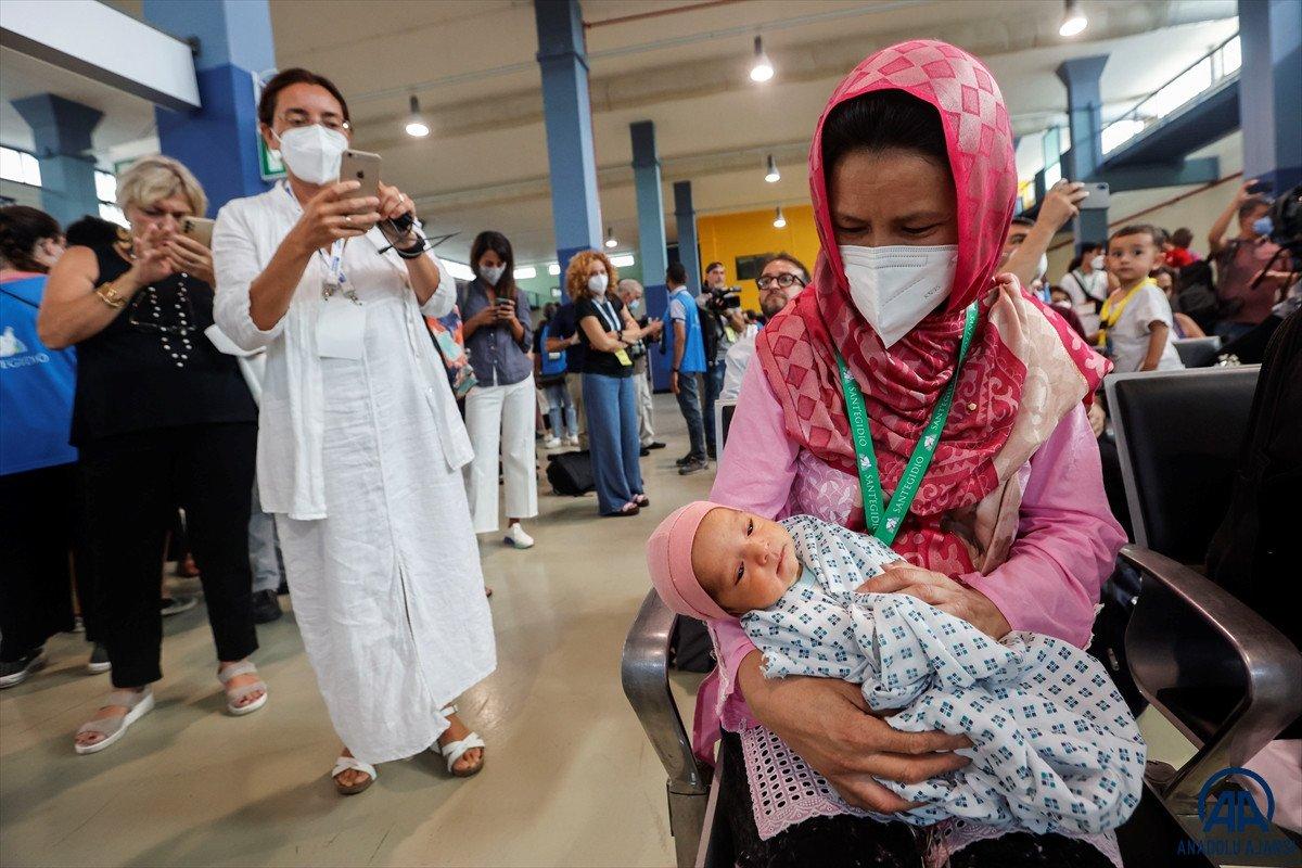 İtalya, 300 Afgan sığınmacı aldı