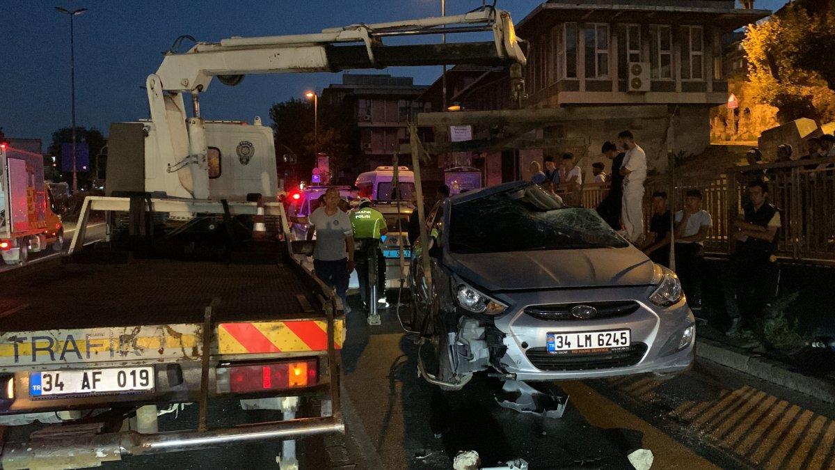 Fatih'te otomobil ile motosiklet kazaya karıştı: 1 ölü, 1 yaralı