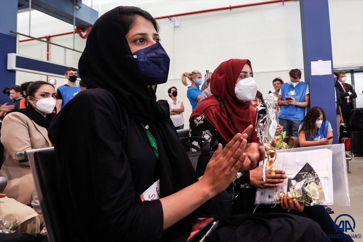 İtalya, 300 Afgan sığınmacı aldı