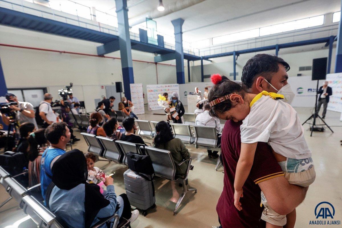 İtalya, 300 Afgan sığınmacı aldı