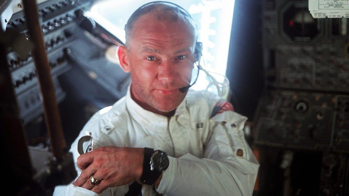 Ay'a ayak basan ikinci astronotun ceketine dudak uçuklatan rakam