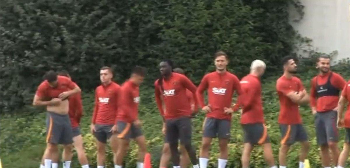 Ömer Bayram'ın göbeği tartışma yarattı