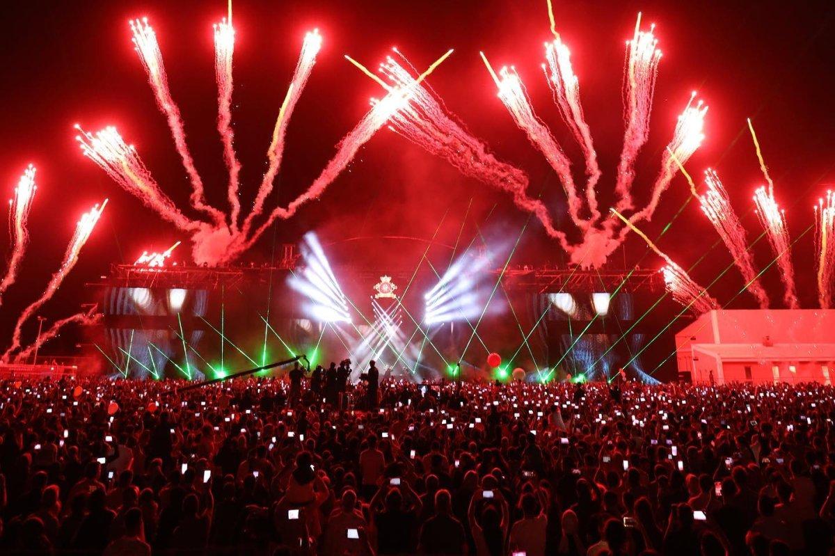 Doğubayazıt’ta 30 bin kişi konserde eğlendi