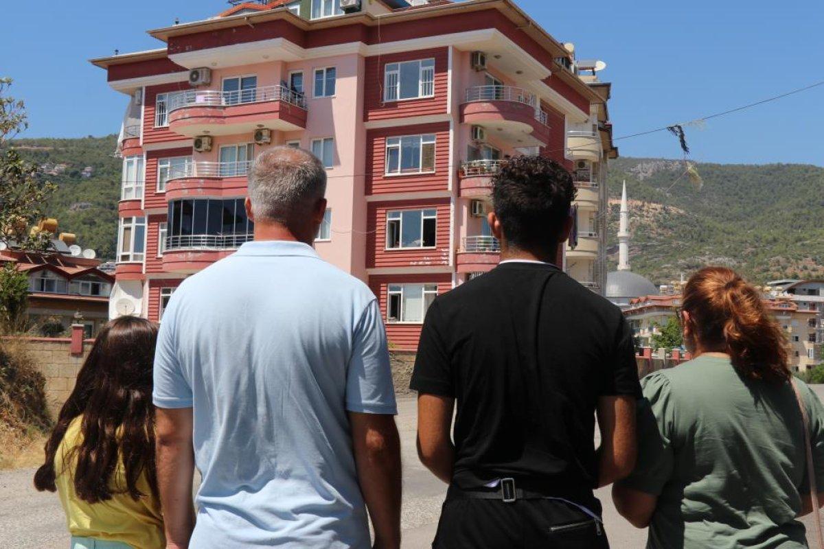 Danimarka’dan gelen aile tapulu evlerine giremiyor