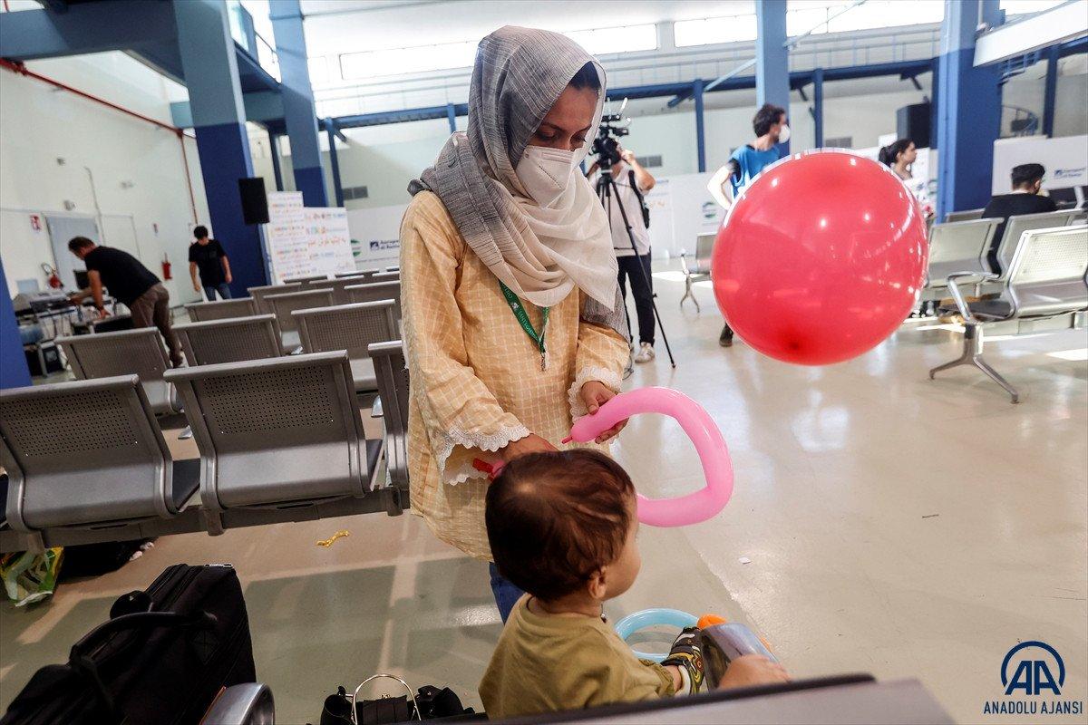 İtalya, 300 Afgan sığınmacı aldı