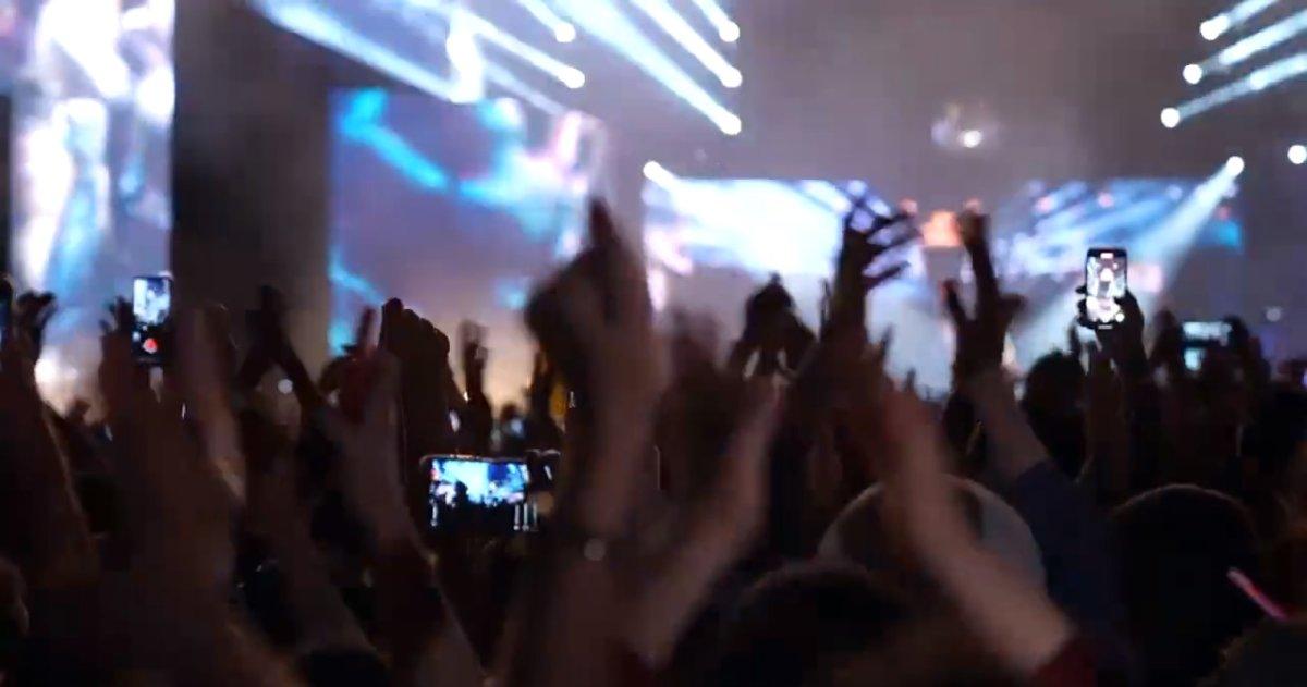 Doğubayazıt’ta 30 bin kişi konserde eğlendi