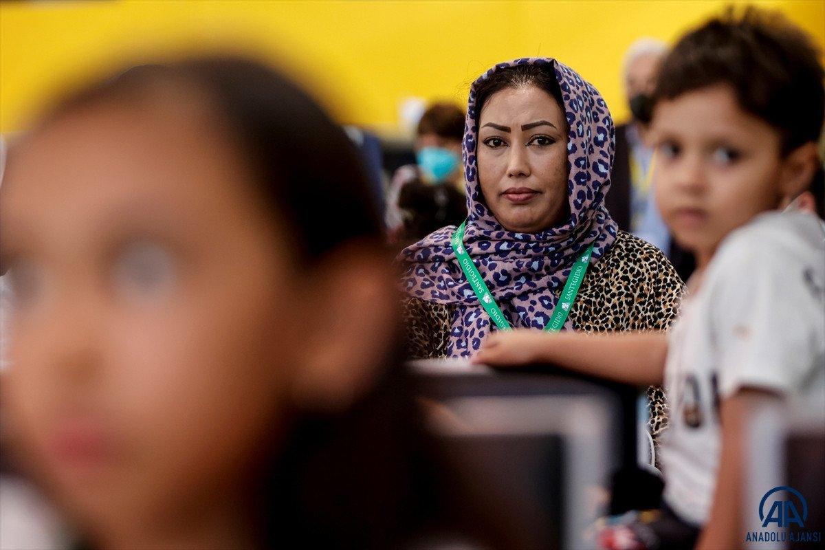 İtalya, 300 Afgan sığınmacı aldı