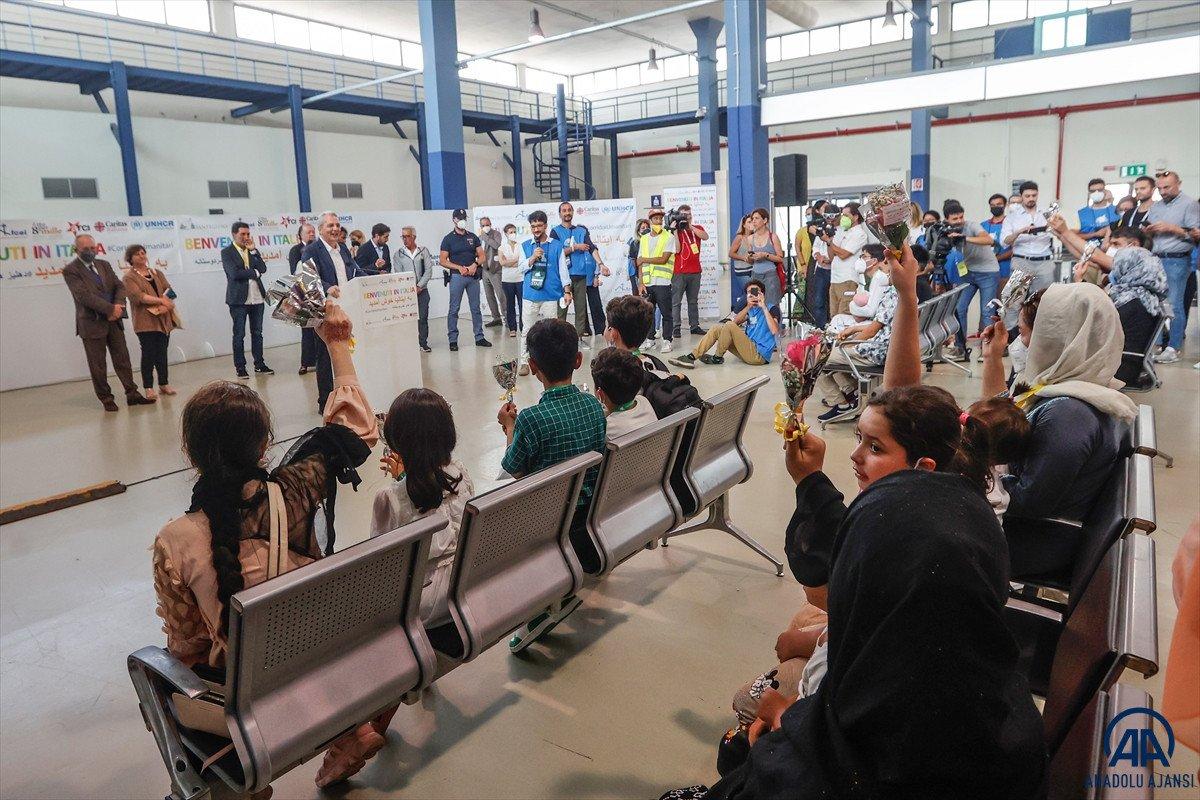 İtalya, 300 Afgan sığınmacı aldı