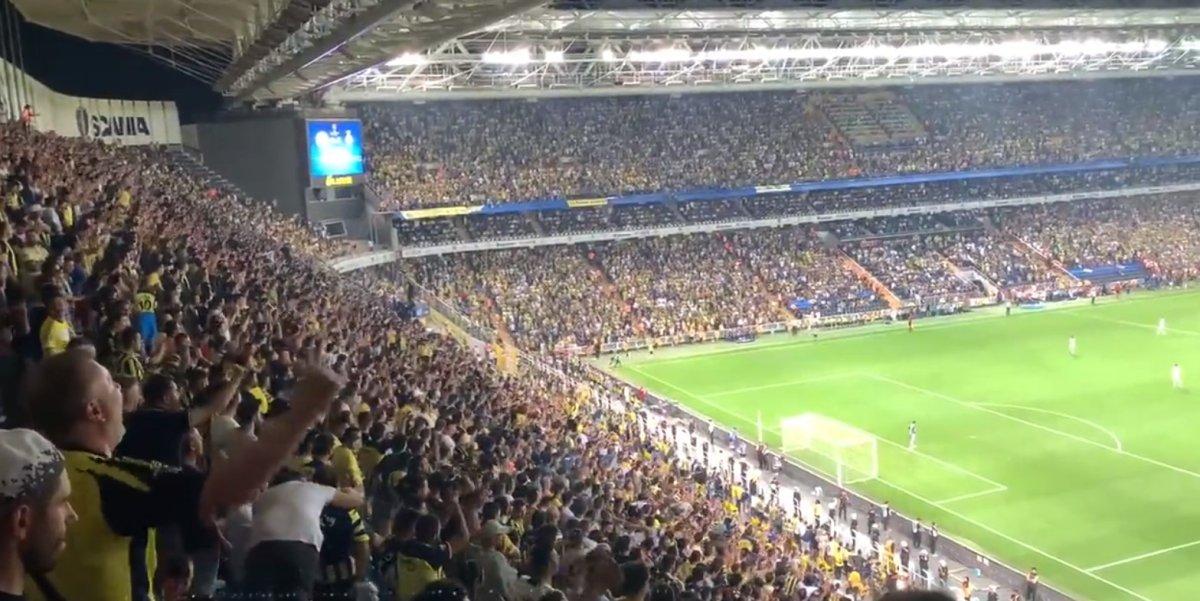 Dinamo Kiev'in golü sonrası Fenerbahçe taraftarından 'Vladimir Putin' tezahüratı