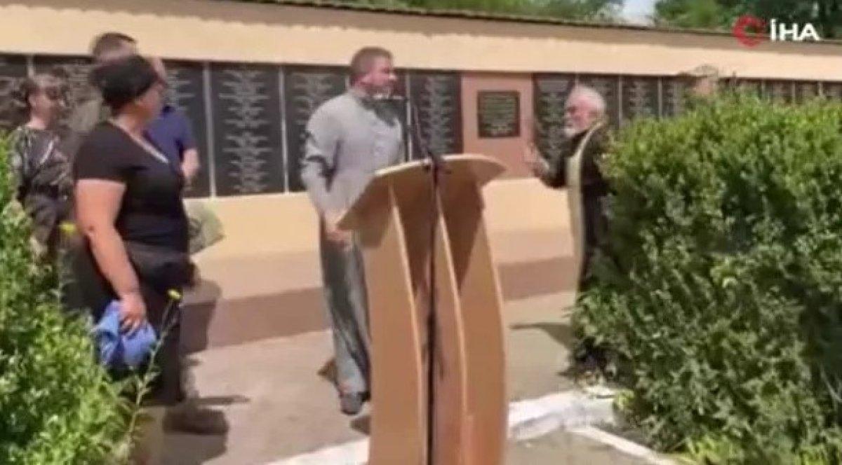 Ukraynalı askerin cenazesinde Rus yanlısı rahipten Ukraynalı rahibe haçlı saldırı