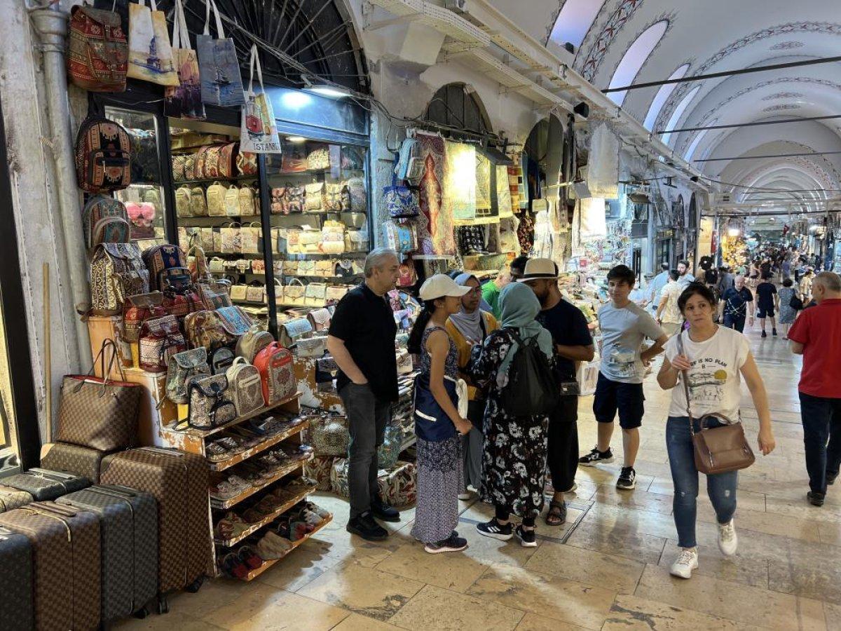 Suudi turistler Kapalıçarşı'ya akın etti: Altına ilgi yoğun