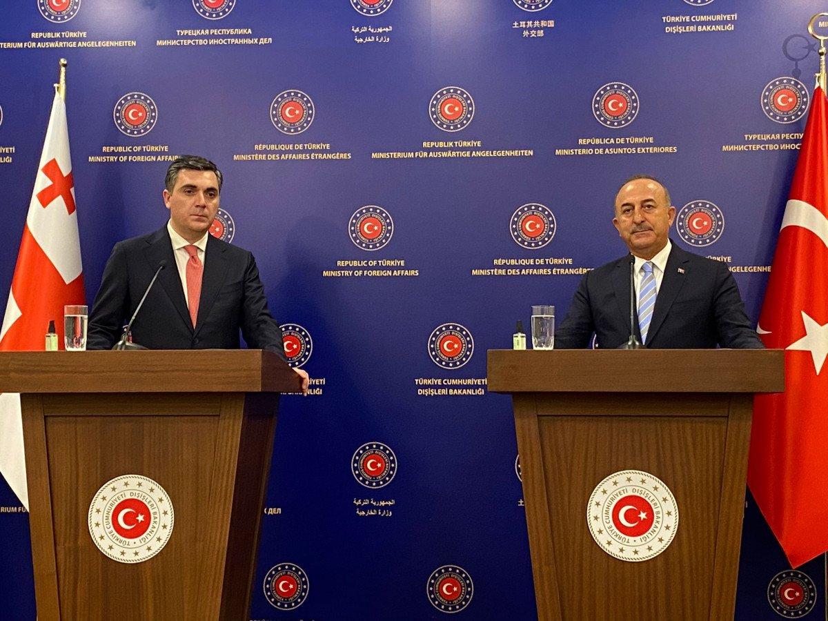 Mevlüt Çavuşoğlu: Bu savaş diplomasi masasında bitecek