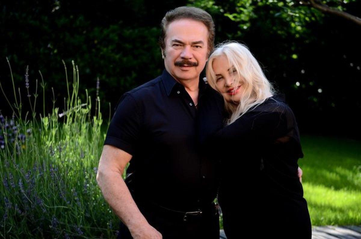 Orhan Gencebay'ın parmağına 11 dikiş atıldı