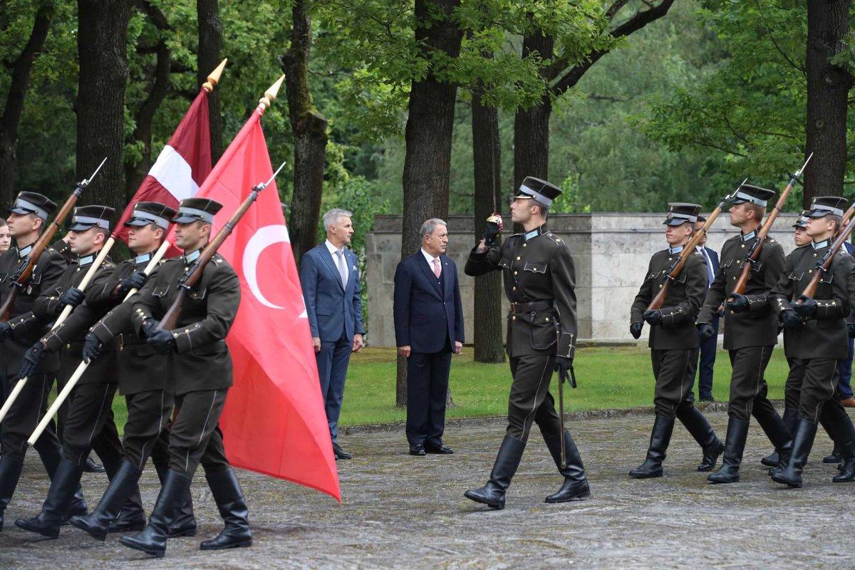 Hulusi Akar'dan İsveç ve Finlandiya açıklaması