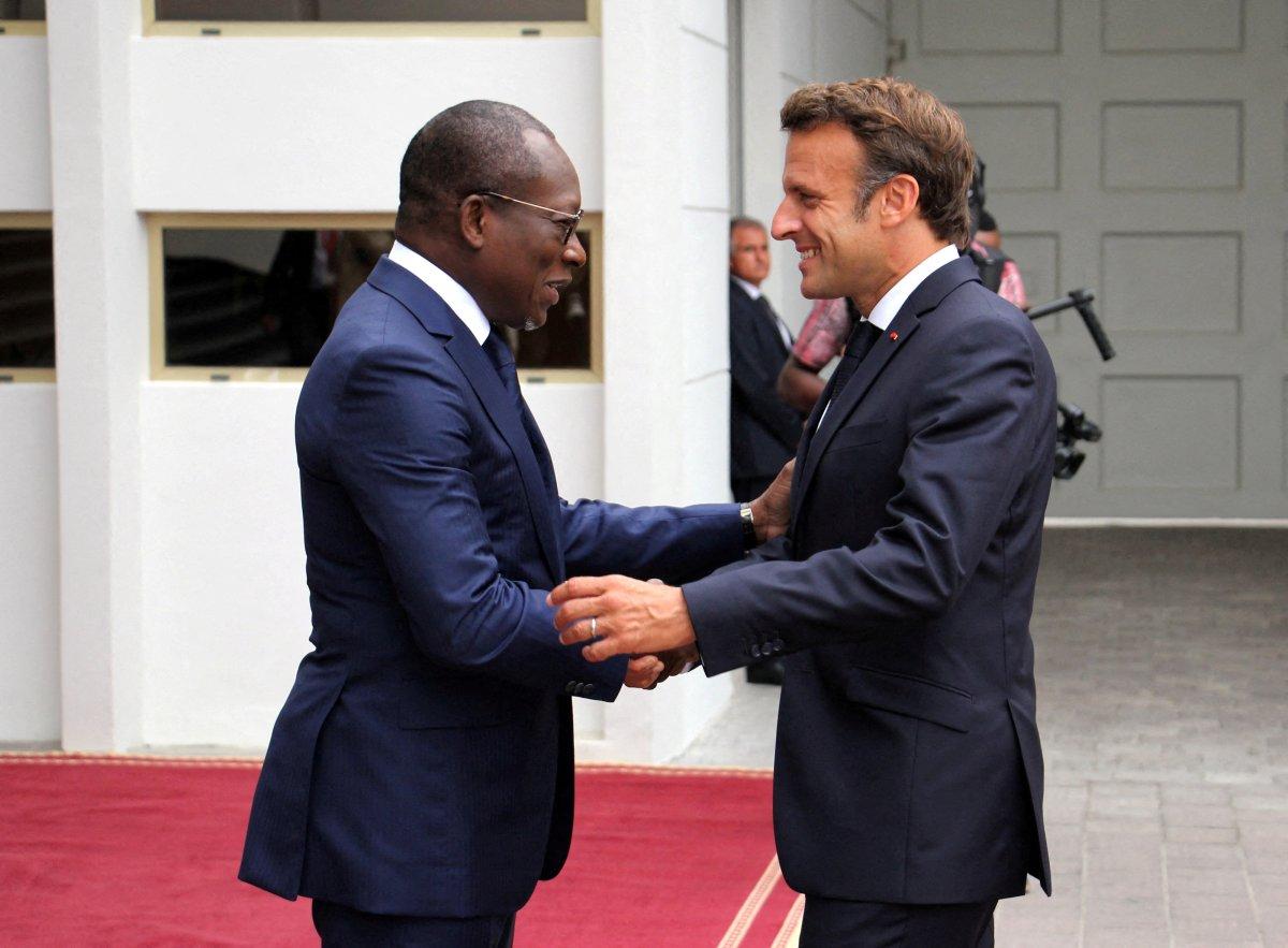 Emmanuel Macron: Benin'e gelişmiş silahlar teslim edebiliriz