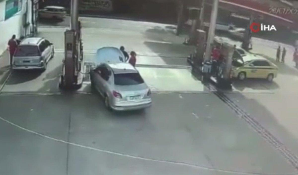 Brezilya'da dolumu yapılan otomobilin LPG tankı patladı