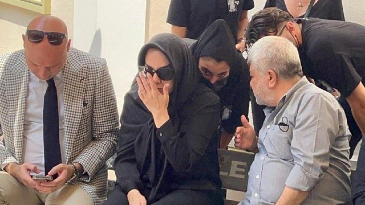 Ebru Gündeş, Funda Arar'ı aradı