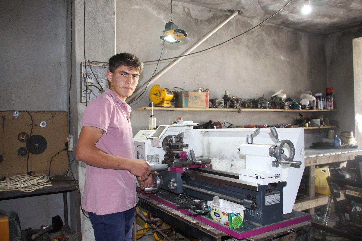 Sivas'ta liseli genç kendi aracını yaptı