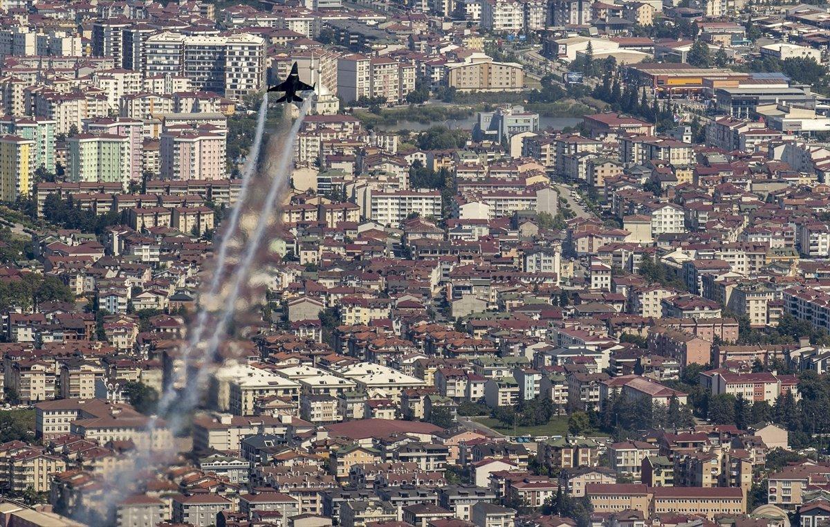 Karadeniz'de SOLOTÜRK rüzgarı