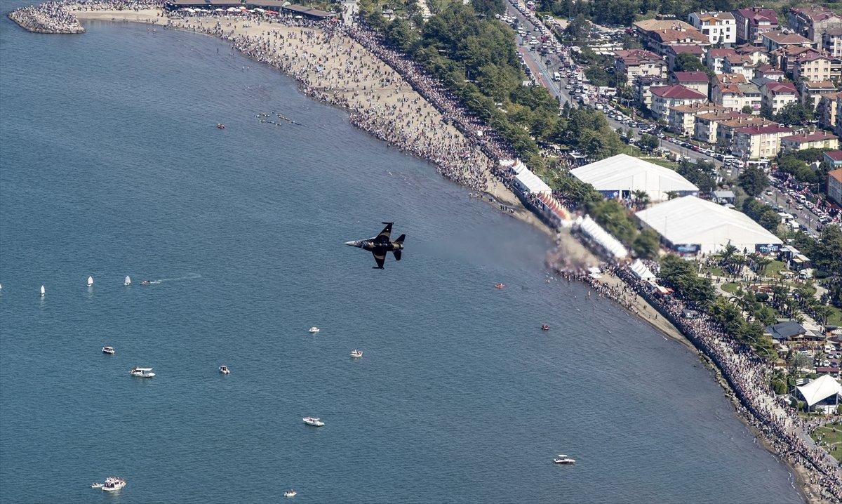 Karadeniz'de SOLOTÜRK rüzgarı