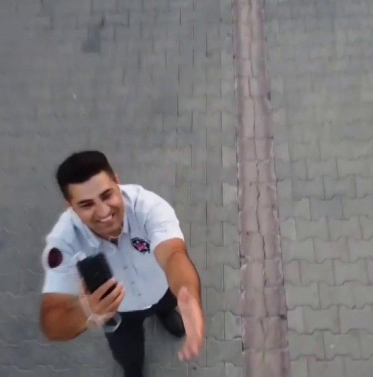 Adana'da acıkan kuzenine drone ile kebap gönderdi