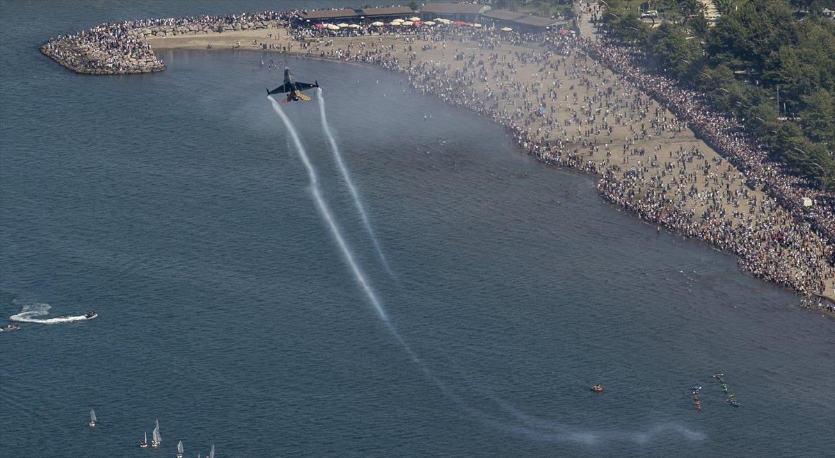 Karadeniz'de SOLOTÜRK rüzgarı