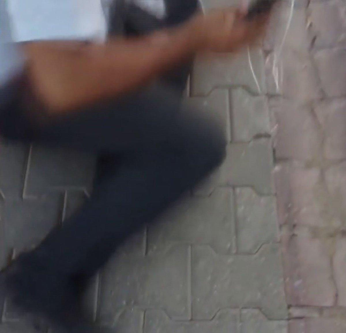 Adana'da acıkan kuzenine drone ile kebap gönderdi