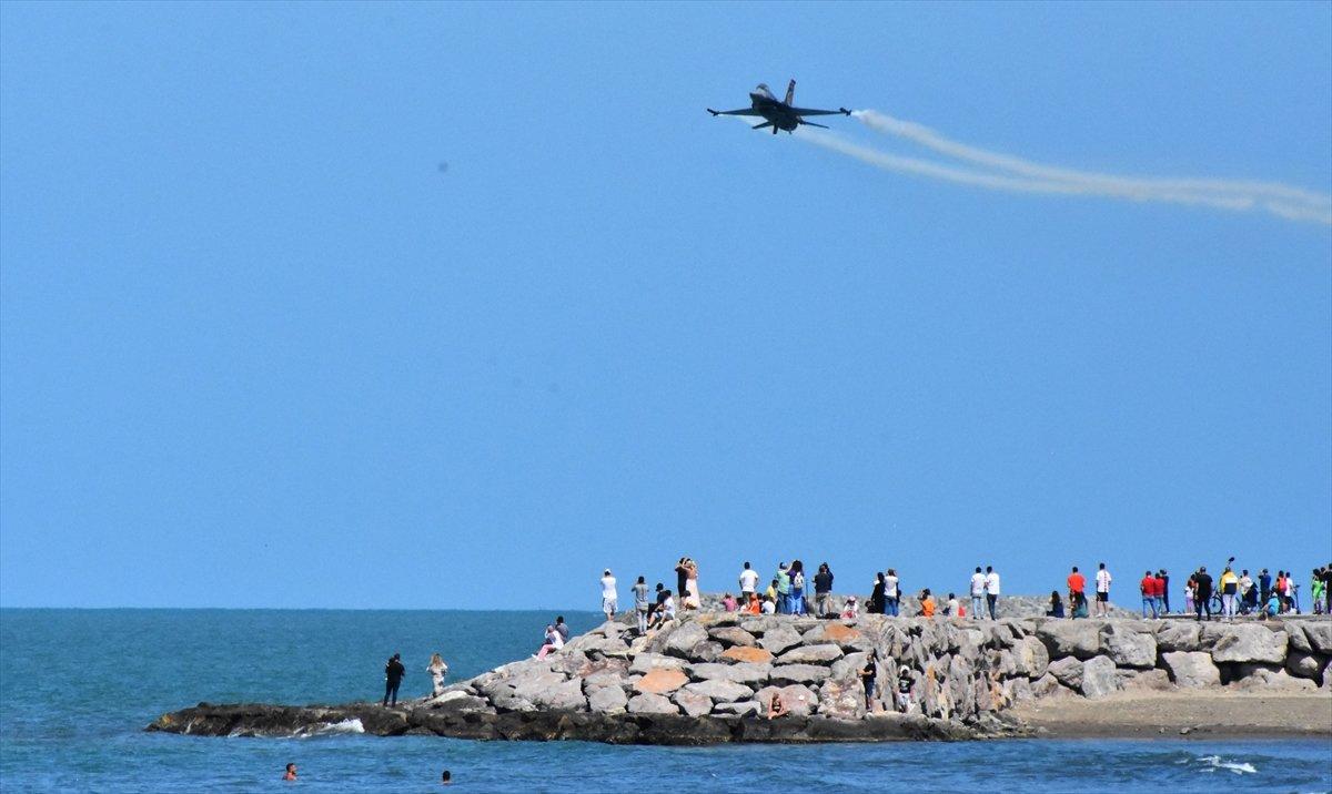 Karadeniz'de SOLOTÜRK rüzgarı