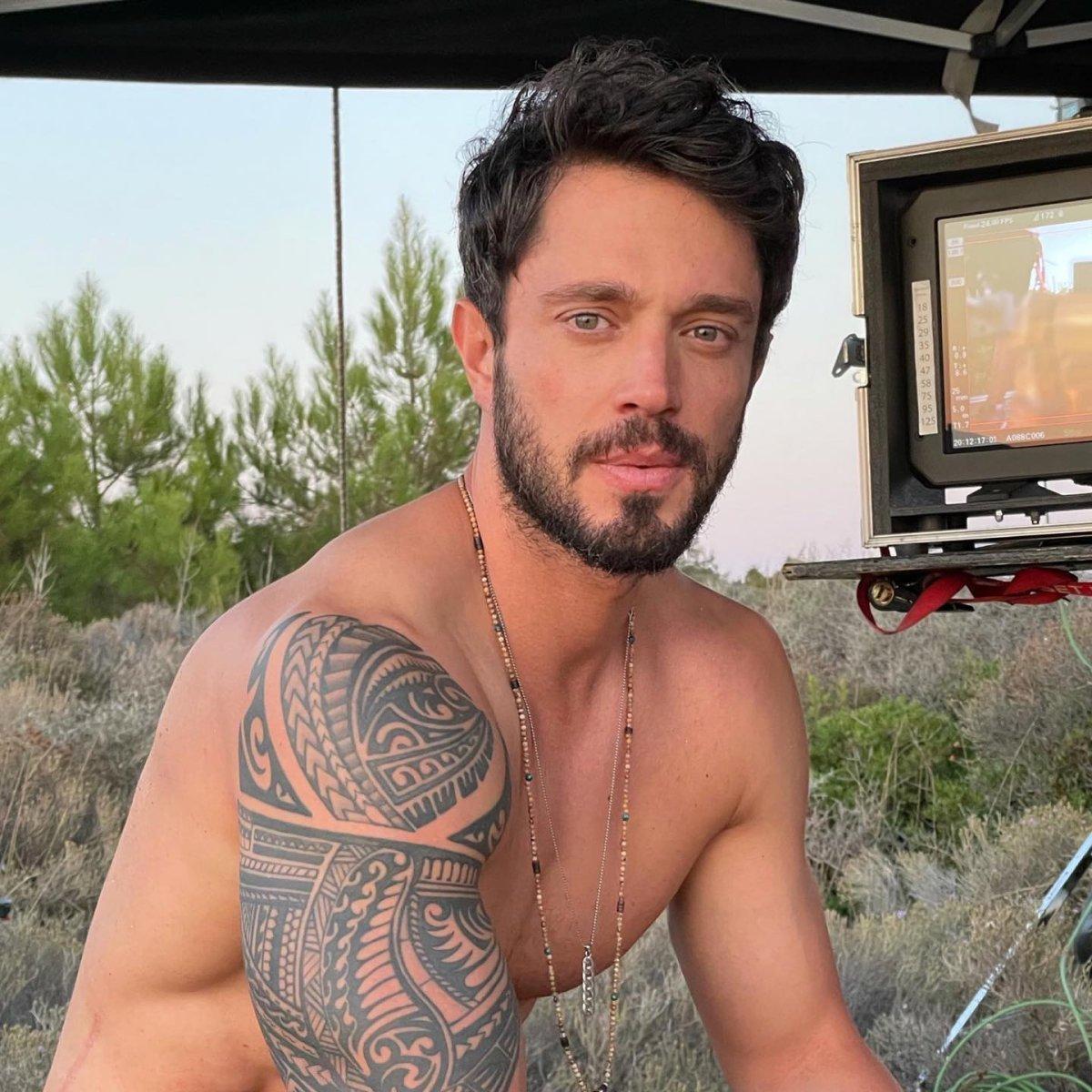 Murat Boz saçlarına kaynak yaptırdı