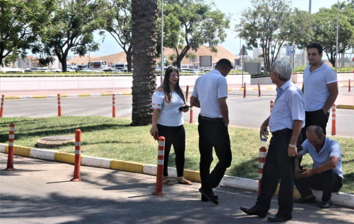 Antalya'da yüksek lisans mezunu taksici akademisyenliğe hazırlanıyor