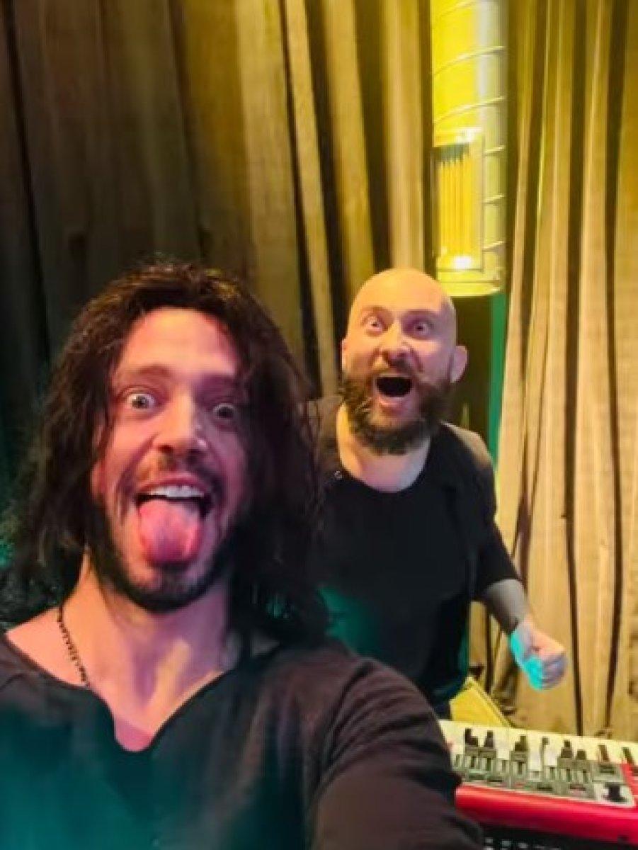 Murat Boz saçlarına kaynak yaptırdı