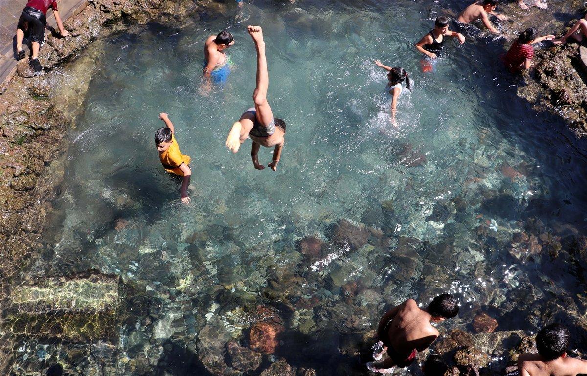 Diyarbakır'da 40 dereceyi aşan sıcak hava bunaltıyor