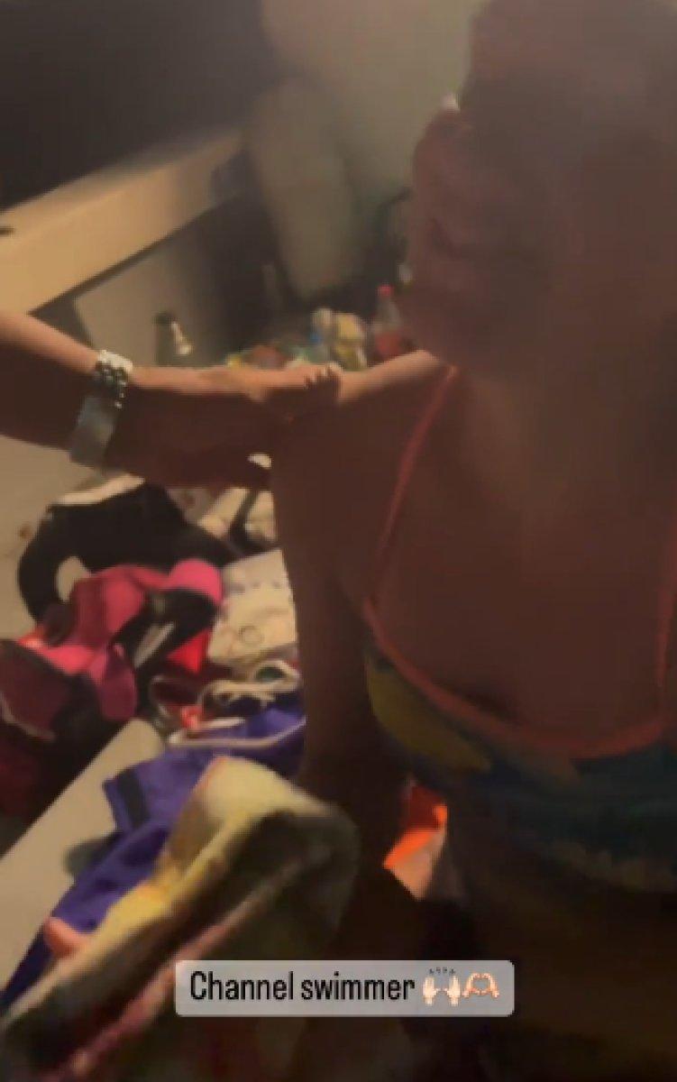 Aysu Türkoğlu, Manş Denizi'ni 16 saatte yüzerek rekor kırdı