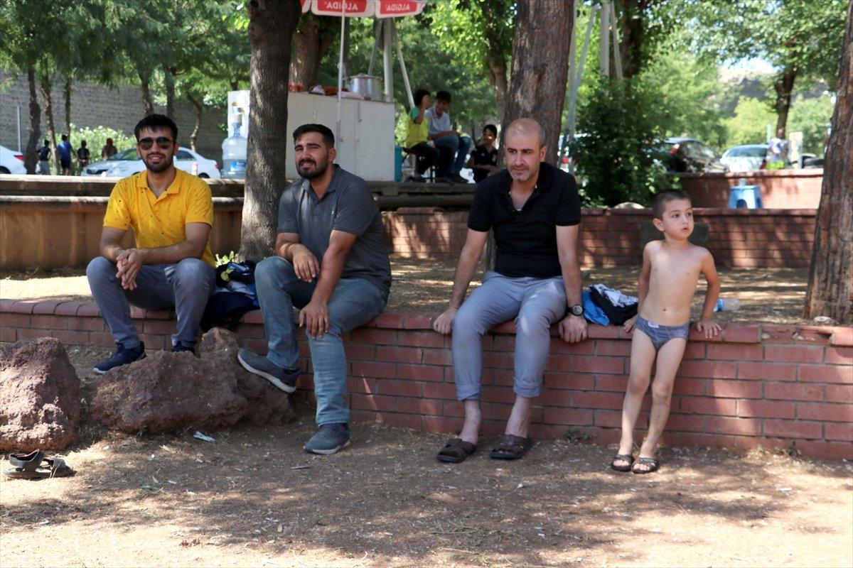 Diyarbakır'da 40 dereceyi aşan sıcak hava bunaltıyor