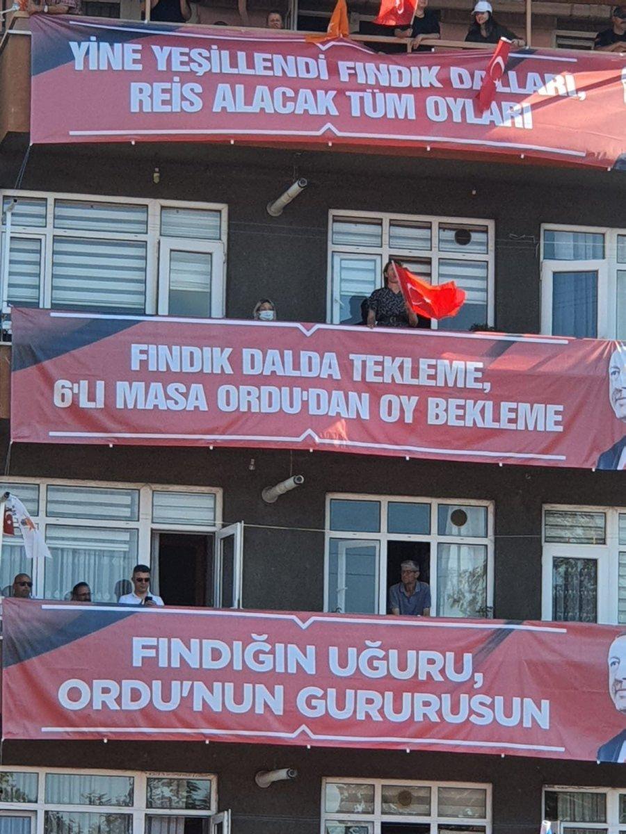 Cumhurbaşkanı Erdoğan, Ordu'da açılan 6'lı masa pankartına dikkat çekti