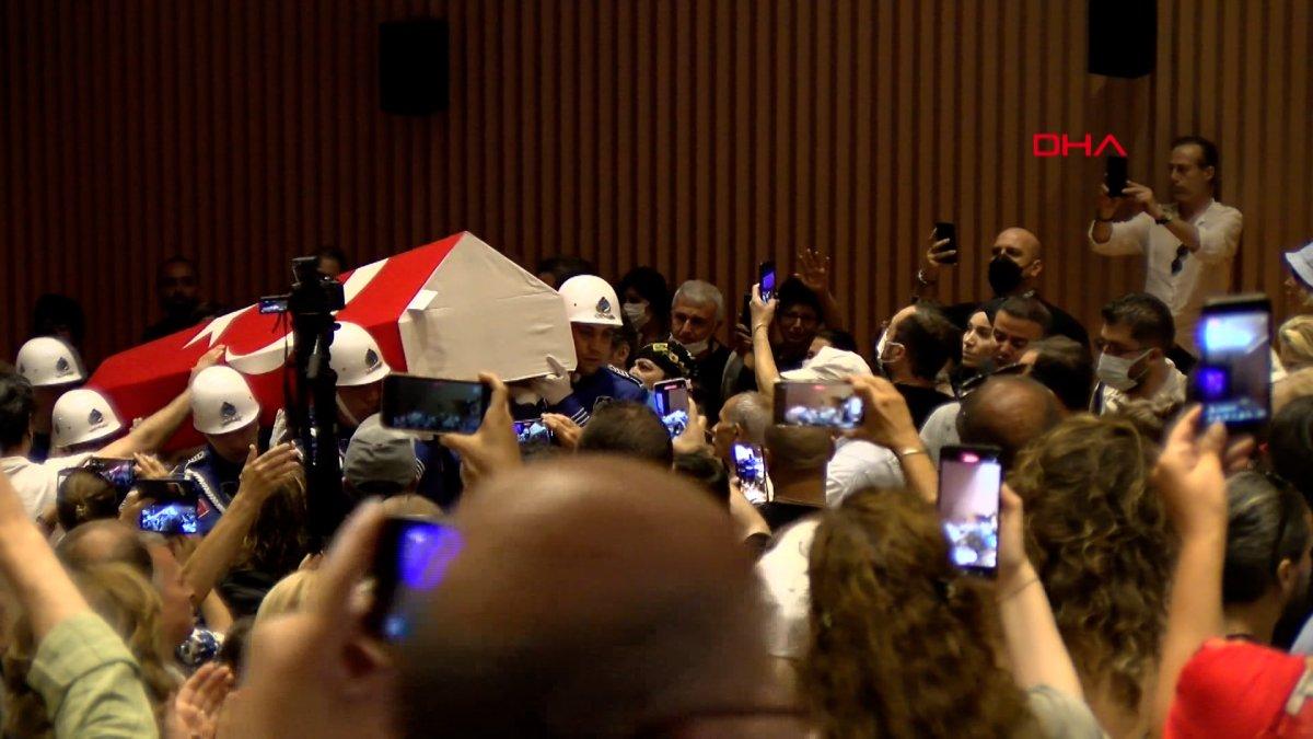 İlhan İrem için cenaze töreni düzenlendi