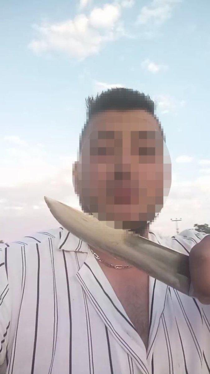 Denizli'de saldırgan bıçakladığı eşinin telefonu ile canlı yayın yaptı