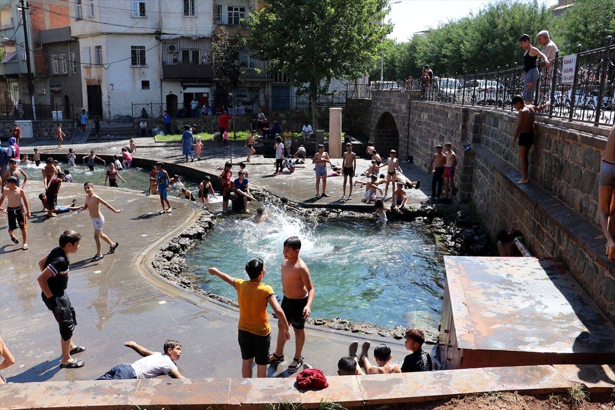 Diyarbakır'da 40 dereceyi aşan sıcak hava bunaltıyor